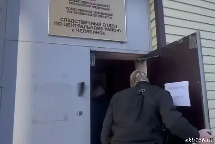 A trio of Ural residents tore up a Russian passport on camera in a bar.