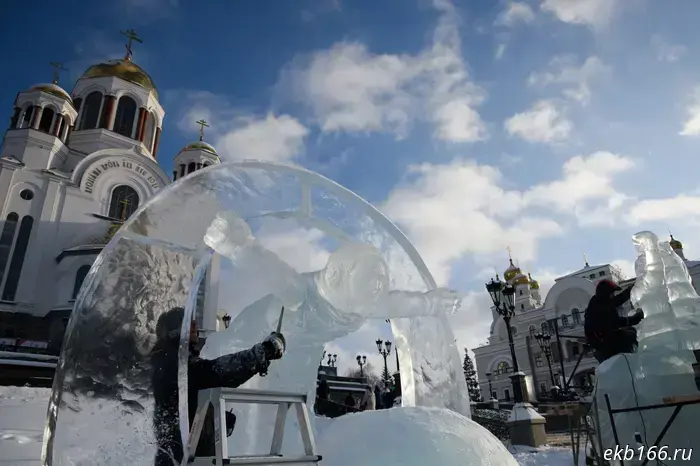В Екатеринбурге накануне Рождества открывается новая площадка с ледяными скульптурами.