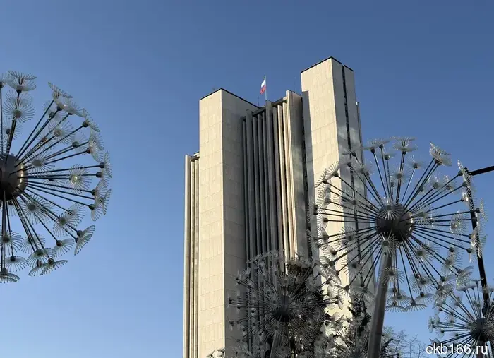 A new park with giant dandelions has appeared in Yekaterinburg.
