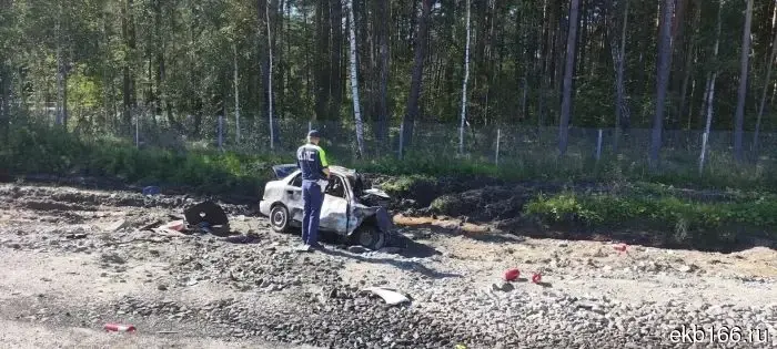 Ужасная авария, в результате которой погибли пятеро жителей Свердловской области, была зафиксирована на видео.