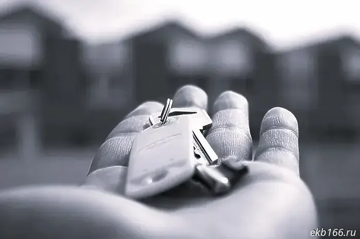 Sixty-three apartments belonging to a former Ural governor and his family were handed over to the Russian Defense Ministry.