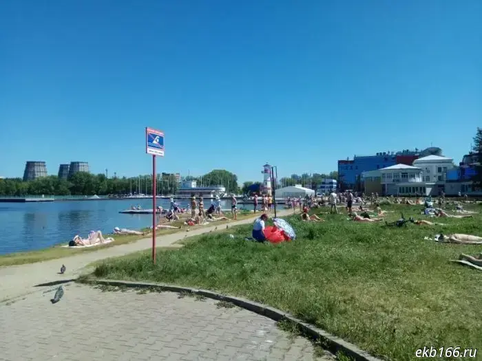 В Екатеринбурге дети предотвратили снос единственного яхт-клуба «Коматек».