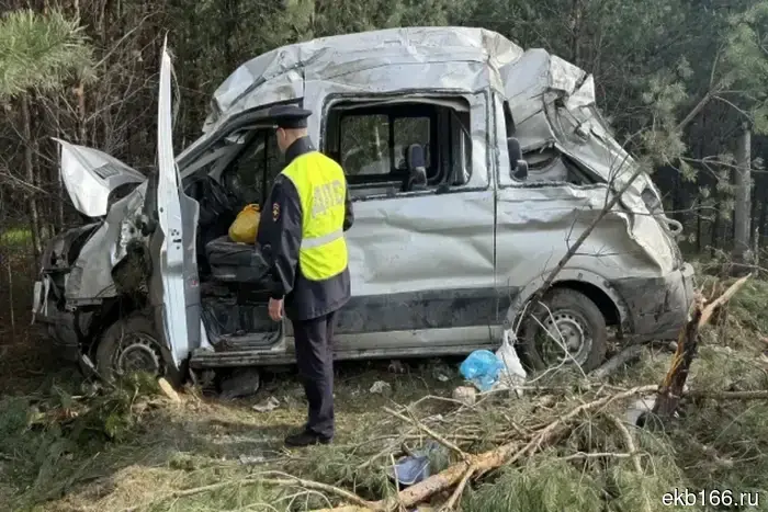 Two people died in the morning as a result of a rollover near Kamensk-Uralsky.