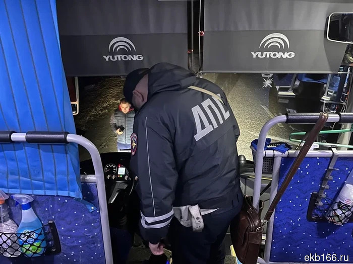 A charter bus fatally struck a pedestrian near Verkhnyaya Pyshma (PHOTO)