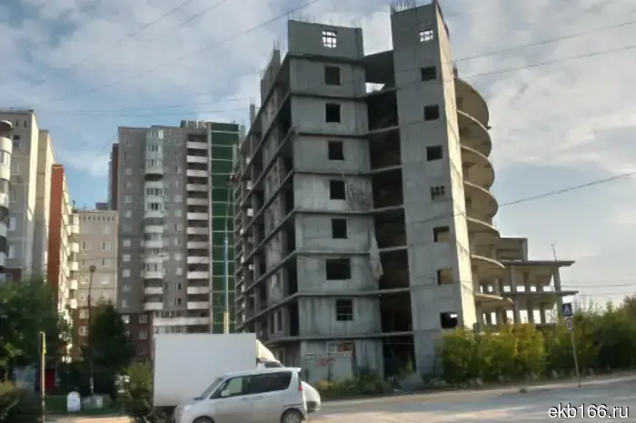 An unfinished business center has been put up for sale in Botanika.