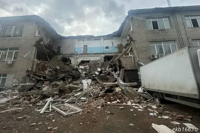 В Екатеринбурге обрушилось офисное здание.