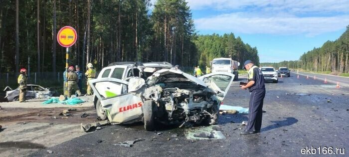 Five people died in a terrible car accident near Beloyarka on the Yekaterinburg - Tyumen highway (PHOTO, VIDEO)