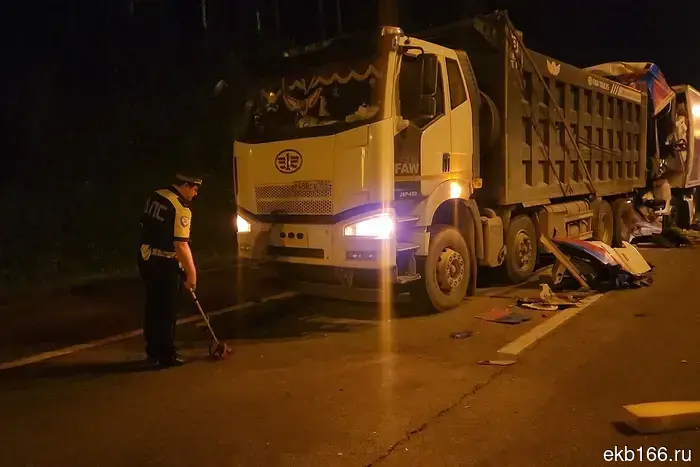 The truck did not maintain the distance: a passenger of the truck died on the MKAD.