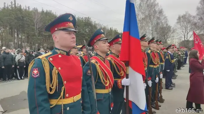 Командование ЦВО отметило парадом 101-летнего ветерана, который пошел на фронт в 17 лет. ФОТОРЕПОРТАЖ