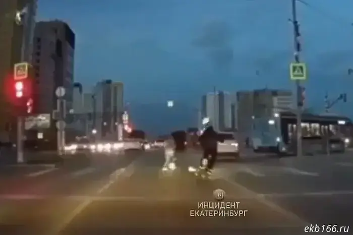 An e-scooter rider hit two residents of Yekaterinburg at a pedestrian crossing.