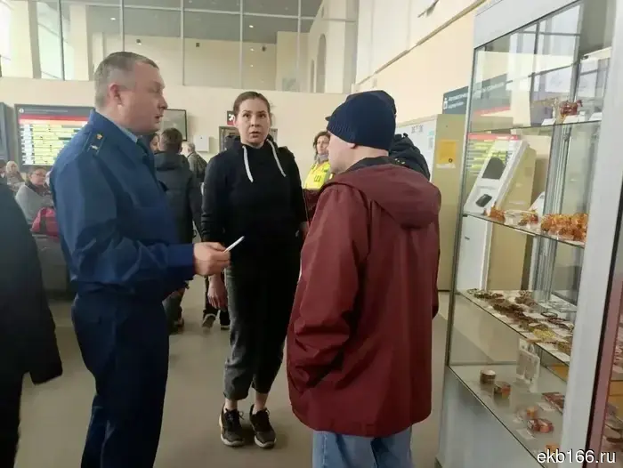 Следственные органы выяснили, произошел ли сход с рельсов поезда, в котором находились молодые уральцы, в результате диверсии.