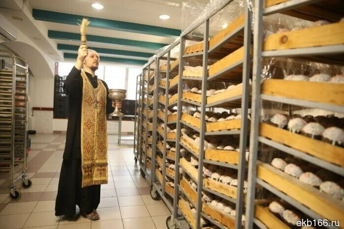 Медицинские работники Екатеринбурга на Пасху получат 5 тысяч куличей от Фонда святой Екатерины (ФОТО)