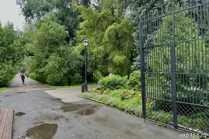 Ticket 8,000: regular people weren't allowed into the dendropark in the center of Yekaterinburg