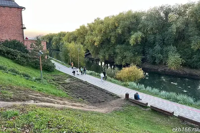 In Yekaterinburg, the famous monument in the city center suddenly disappeared.
