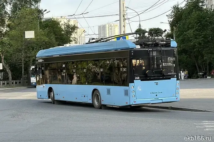 «Забрала полиция». Ребенка оставили в троллейбусе в Екатеринбурге.