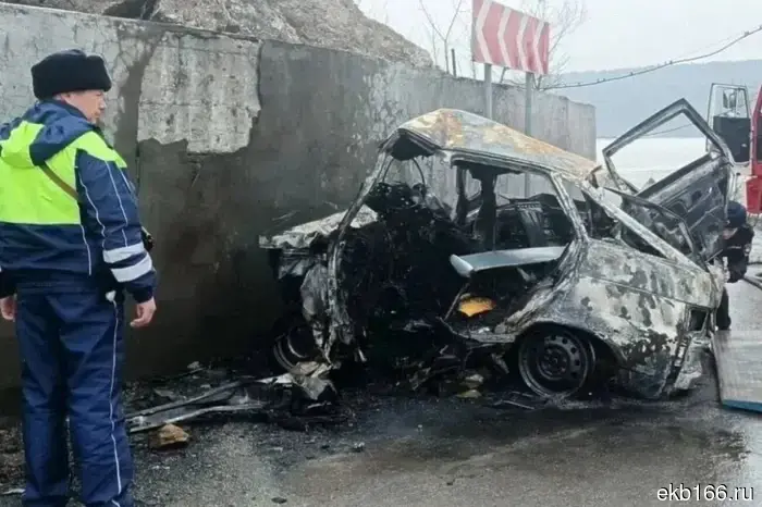 В Свердловской области 18-летний автомобилист сгорел заживо в своем автомобиле.