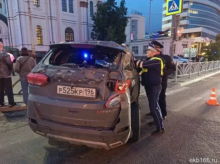 Прокуратура запустила проверку автоперевозчиков Екатеринбурга после трагедии, произошедшей вчера.