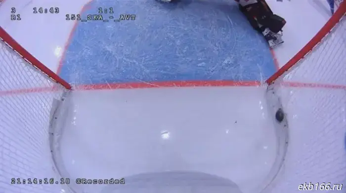 Судью КХЛ пожизненно дисквалифицировали за ошибку в игре, в которой "Автомобилист" потерпел поражение.