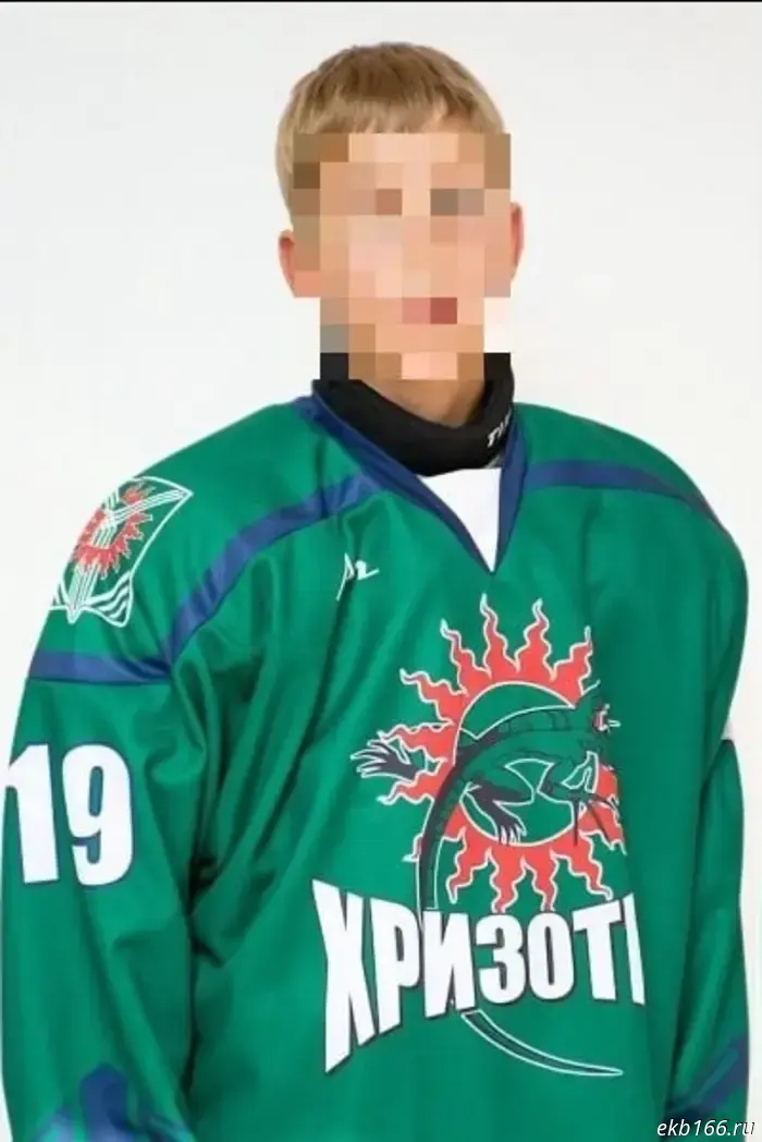 What is known about the 14-year-old hockey player from Sverdlovsk Oblast who tragically died during a training session?