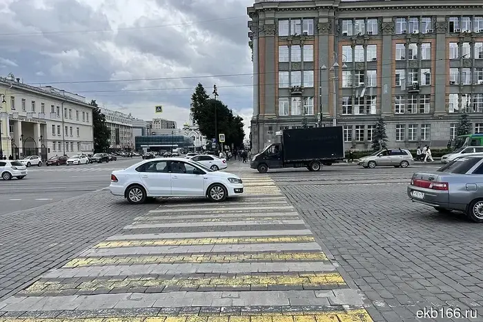 Сквер, расположенный напротив здания Свердловской филармонии, будет именован в честь контрразведчика.