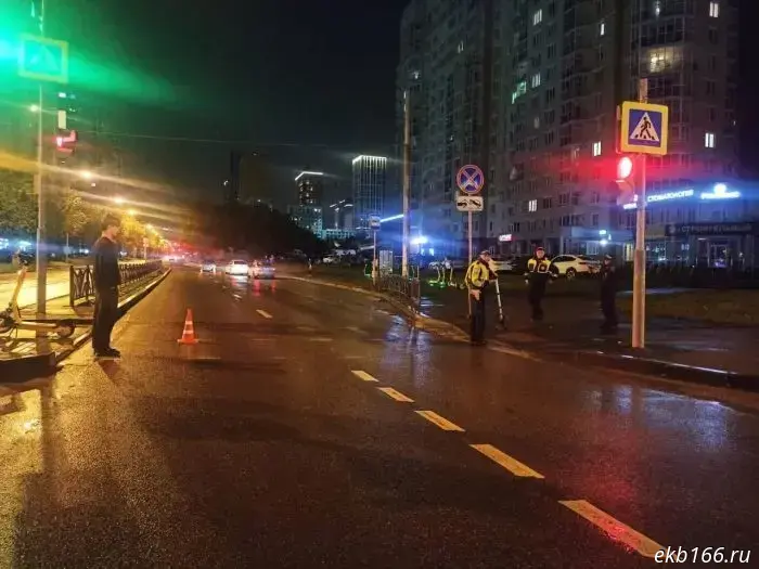 In Yekaterinburg, a Lada hit a 15-year-old violator on a rental electric scooter.