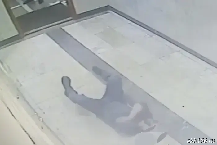 A man from Yekaterinburg had a seizure, fell, and sustained a head injury in the courthouse.