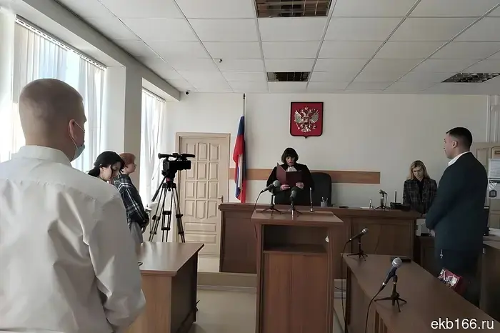 Свердловчанина, который приобрел водительские права за 80 тысяч, наказали штрафом в 50 000 рублей.