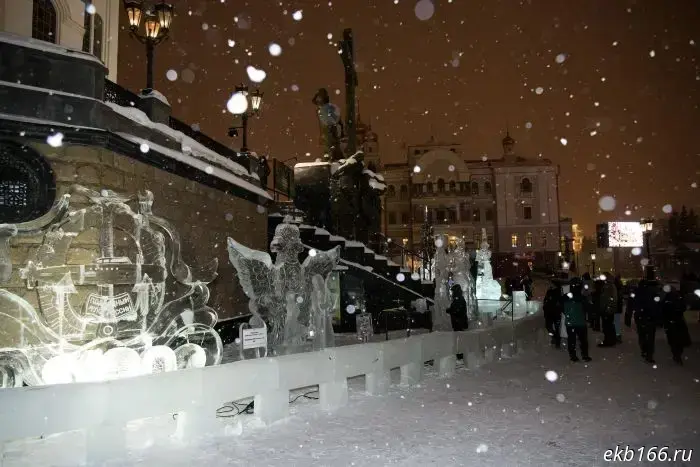"You're not allowed until the first star." The Bethlehem Star ice-sculpture festival opened.