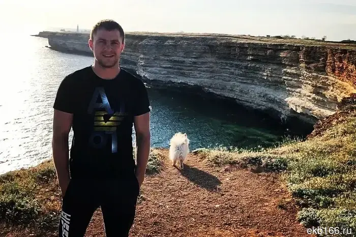 Спортсмен из Свердловской области умер, пытаясь спасти девушку на сапборде.