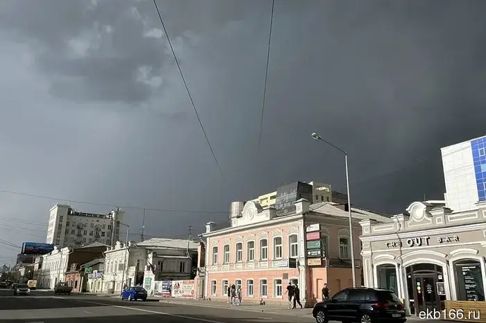 Свердловские спасатели объявили экстренное предупреждение о плохих погодных условиях.