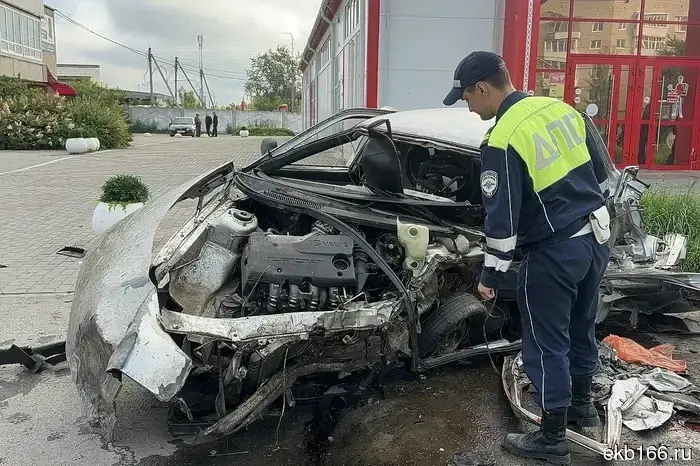 В дорожно-транспортном происшествии с автомобилем Infiniti в Каменске-Уральском погибли супружеская пара и их двое детей (ФОТО).