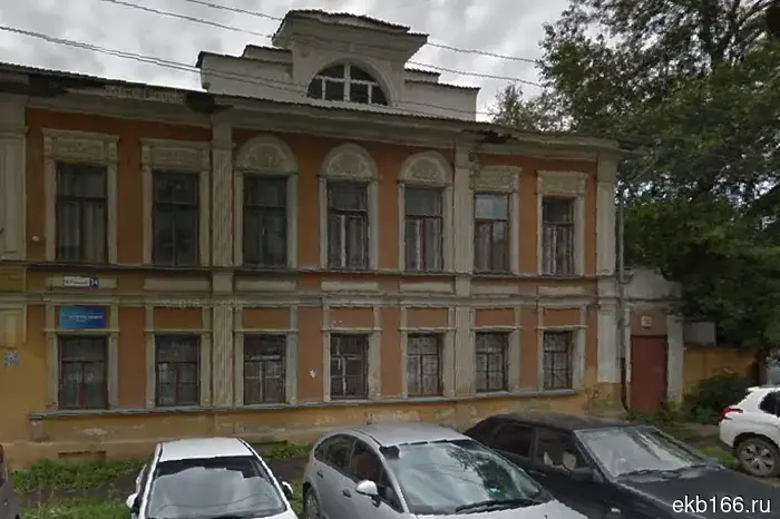 A merchant estate from the 19th century has been put up for sale in Yekaterinburg.