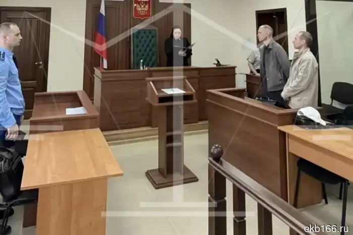 В Каменске-Уральском был вынесен приговор хулигану, который преследовал знакомого с ножом по торговому центру.