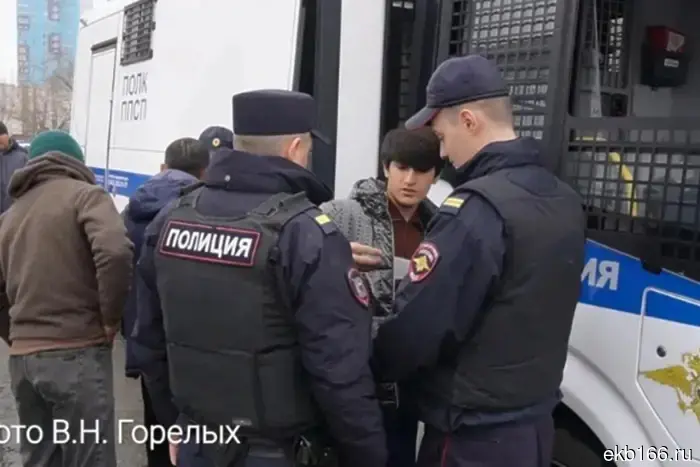 Из Екатеринбурга собираются депортировать ещё около сотни мигрантов.