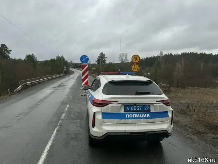 Полиция Свердловской области ограничила проезд через реку Утку.