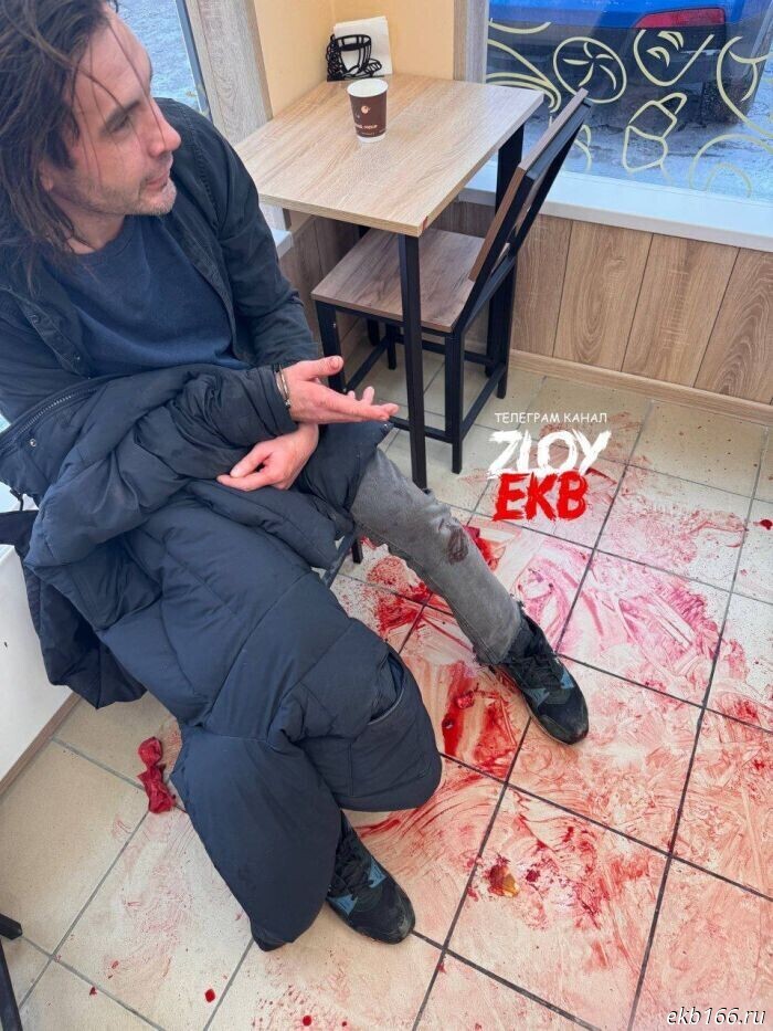 A drunk man attacked an elderly visitor at a bakery in Yekaterinburg (PHOTO)