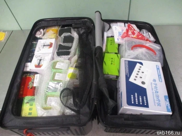 Таможенные службы задержали китайского врача в «зеленом» коридоре Кольцово (ФОТО)