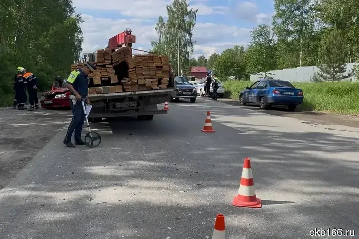 A woman died in an accident on the Old Siberian Highway in Yekaterinburg.