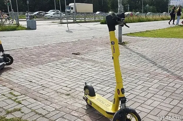 A woman from Yekaterinburg suffered a fractured vertebra after being hit by a scooter rider.
