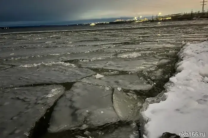 В Свердловской области мосты закрывают.