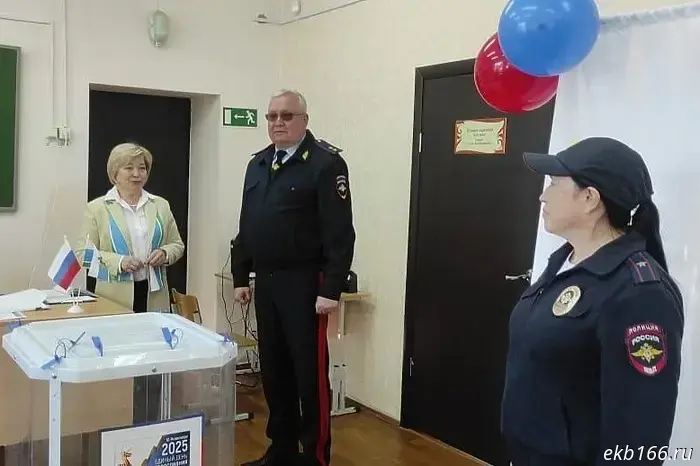 The Sverdlovsk police maintained public order during the gubernatorial election.