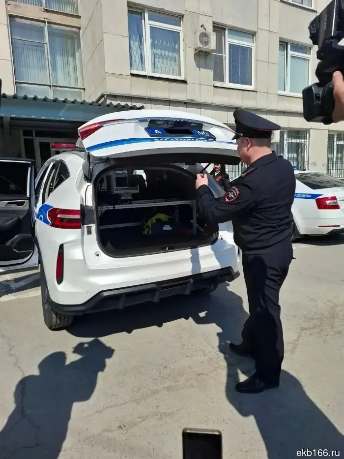 Свердловская Госавтоинспекция представила новый автоматизированный комплекс для фото- и видеофиксации «Азимут» — фото.