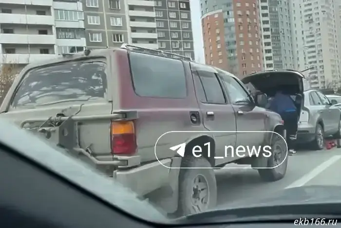 A massive traffic jam has formed on Koltsovsky Trakt due to an accident.