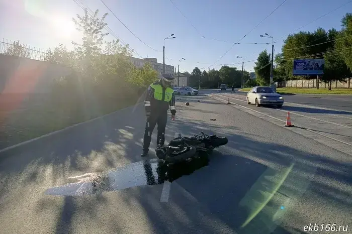 Motorcyclist without a license or helmet died in Sverdlovsk Oblast.