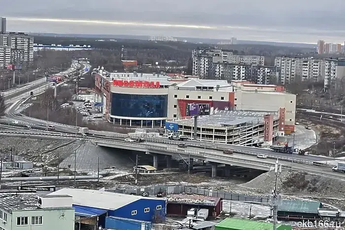 Yekaterinburg residents complain about the condition of the asphalt at the interchange near "Kalina."