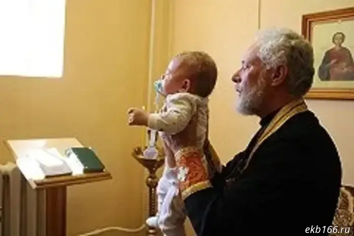 A Ural Federal University student from Ecuador showed a "matryoshka" during Epiphany bathing.