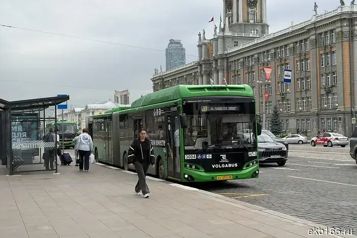 В Екатеринбурге приобретут дополнительно 50 новых больших автобусов.
