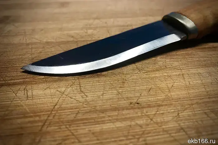 A young resident of Yekaterinburg stabbed a passerby on Komsomolskaya.