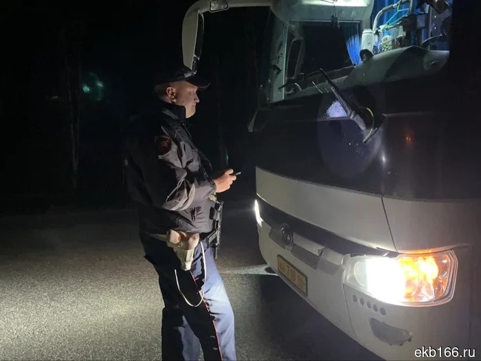 A charter bus fatally struck a pedestrian near Verkhnyaya Pyshma (PHOTO)