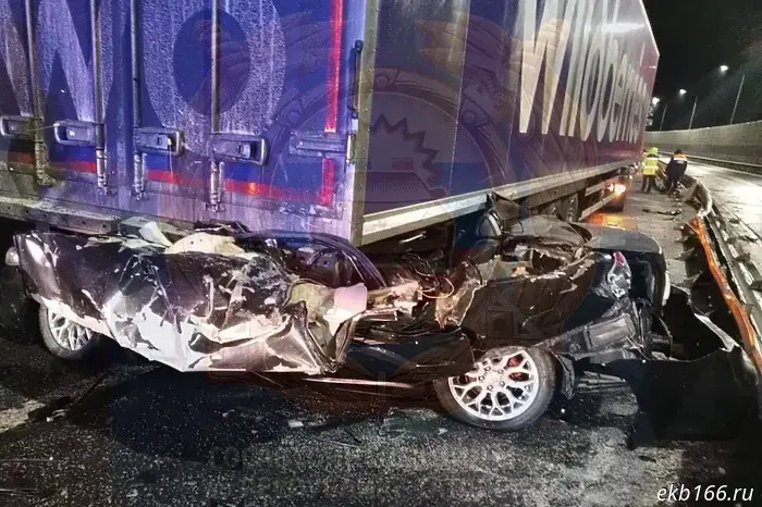 A foreign-made car with Sverdlovsk license plates ended up under a truck in Tatarstan.